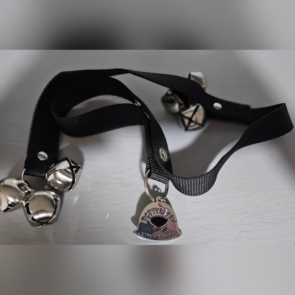 Caldwell's Pet Supply Co.- Adjustable Dog 'Potty Bells' - Picture 3 of 6